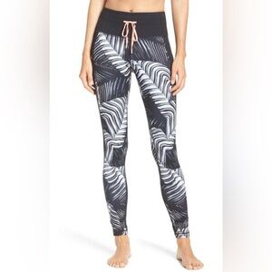 Zella Black and White Leaf Print Leggings